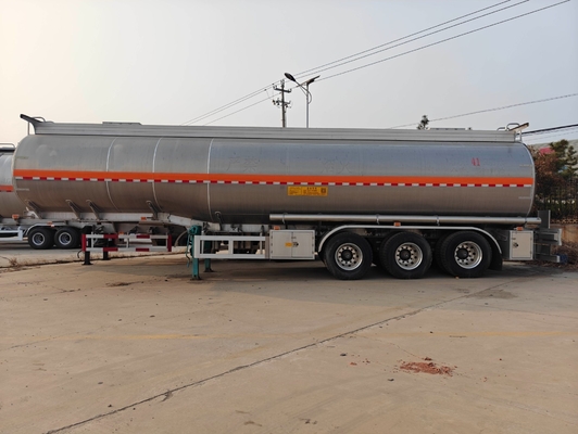 35000 40000 Liter Kraftstofftankschiff Semi-Anhänger Laufsteg 1820mm 12 Reifennummer mit Design